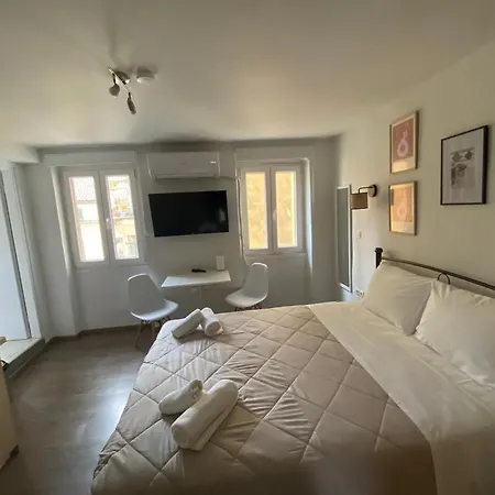 Petite Corfiot Nest